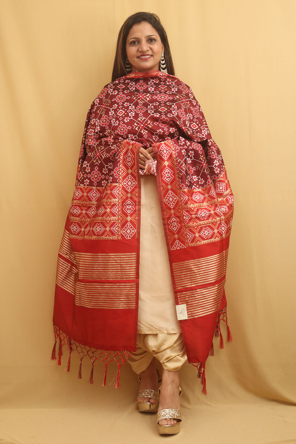 Maroon Patola Silk Dupatta - divyaindia 