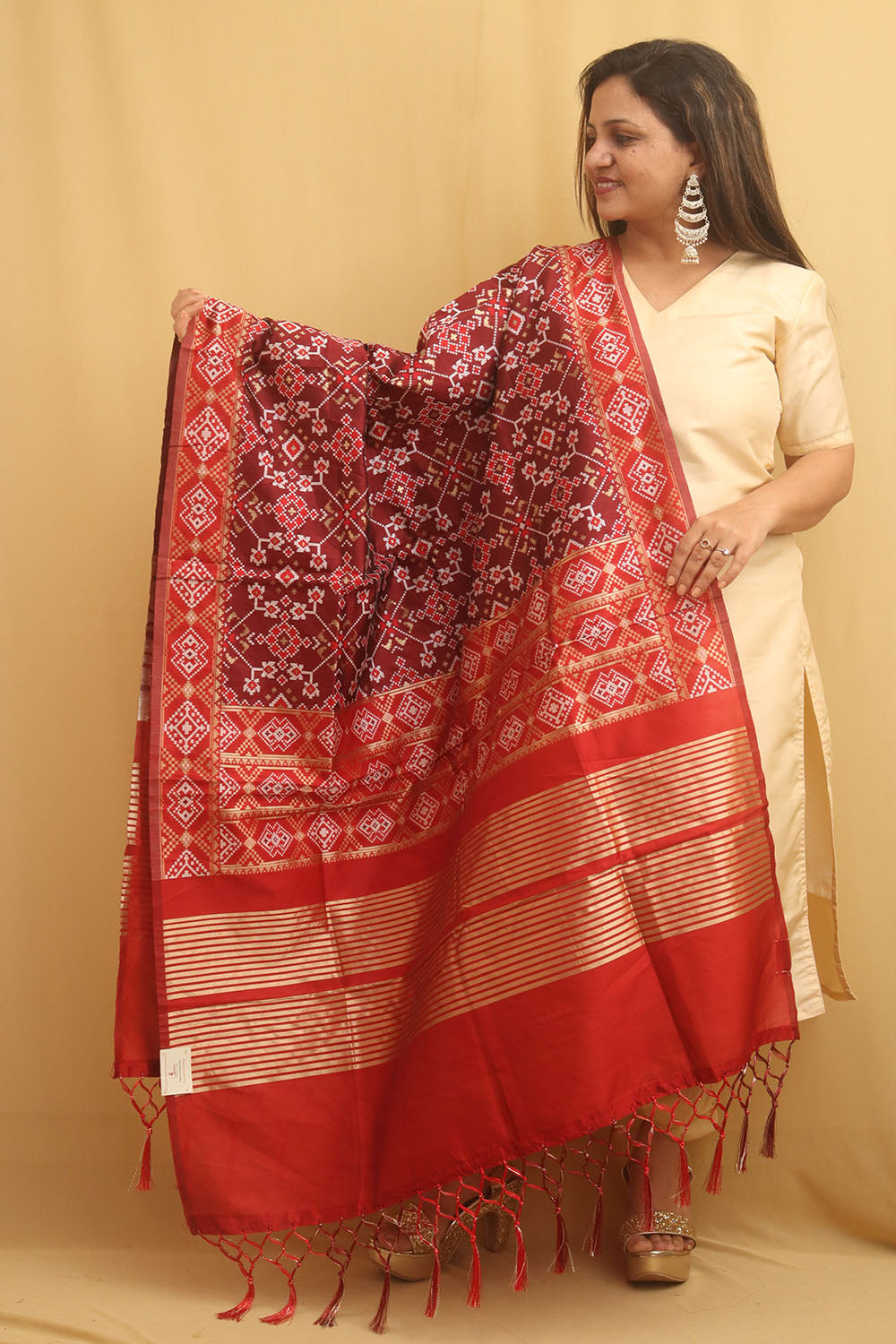 Maroon Patola Silk Dupatta - divyaindia 