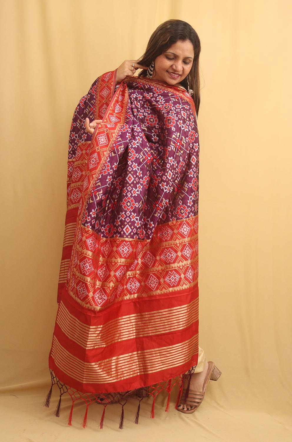 Purple Patola Silk Dupatta - divyaindia 