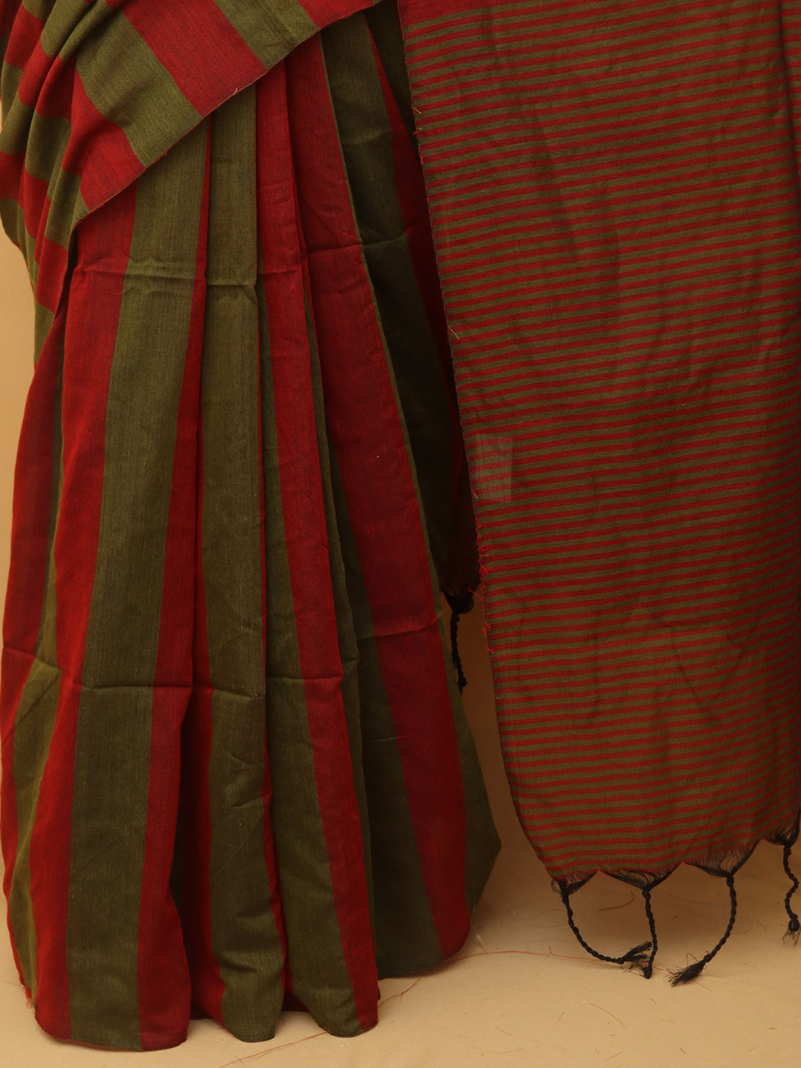 Red And Green Bengal Cotton Stripe Design Saree - divyaindia 