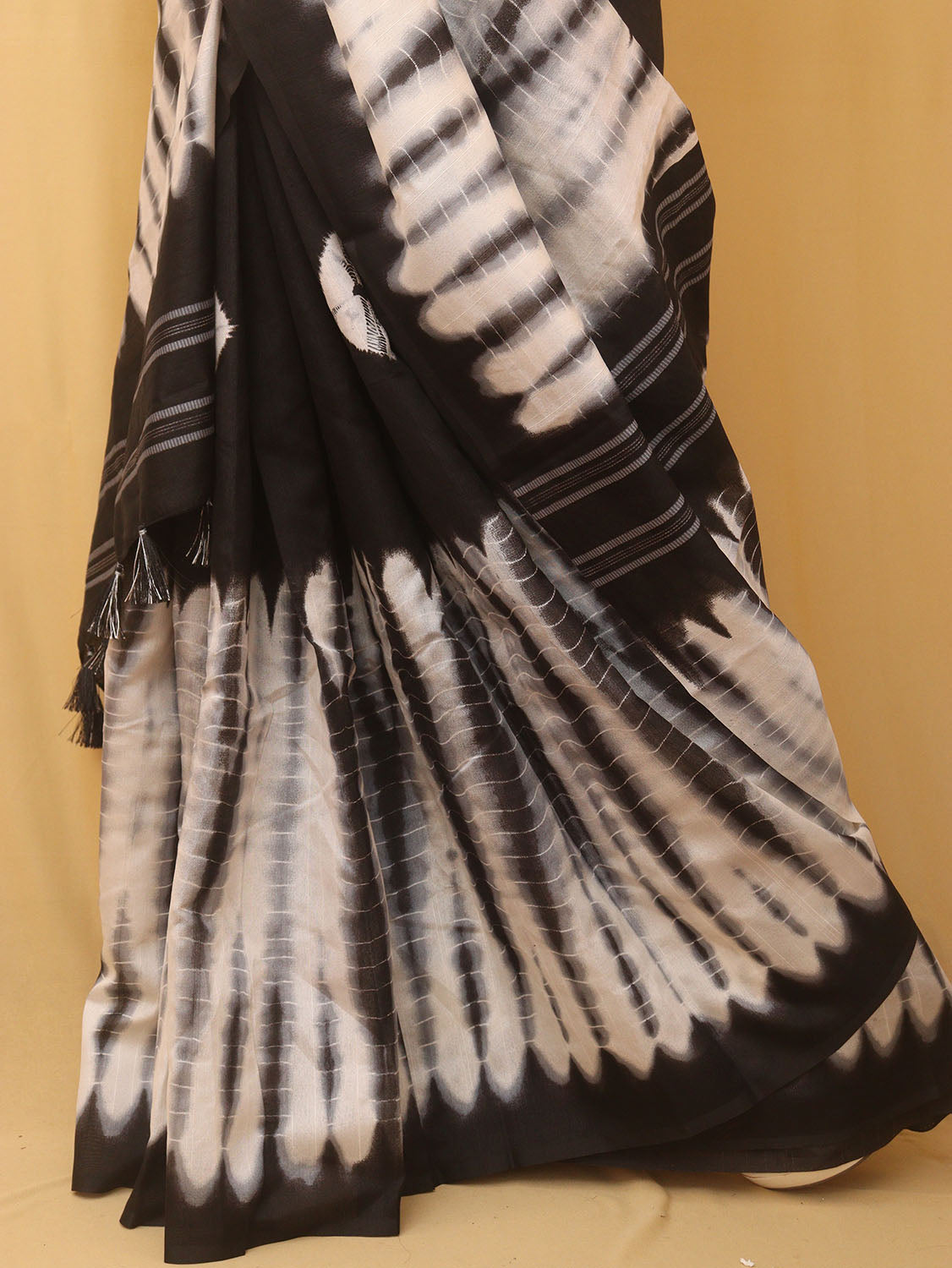 Exquisite Black And White Shibori Print Semi Tussar Silk Saree for Timeless Elegance - divyaindia 