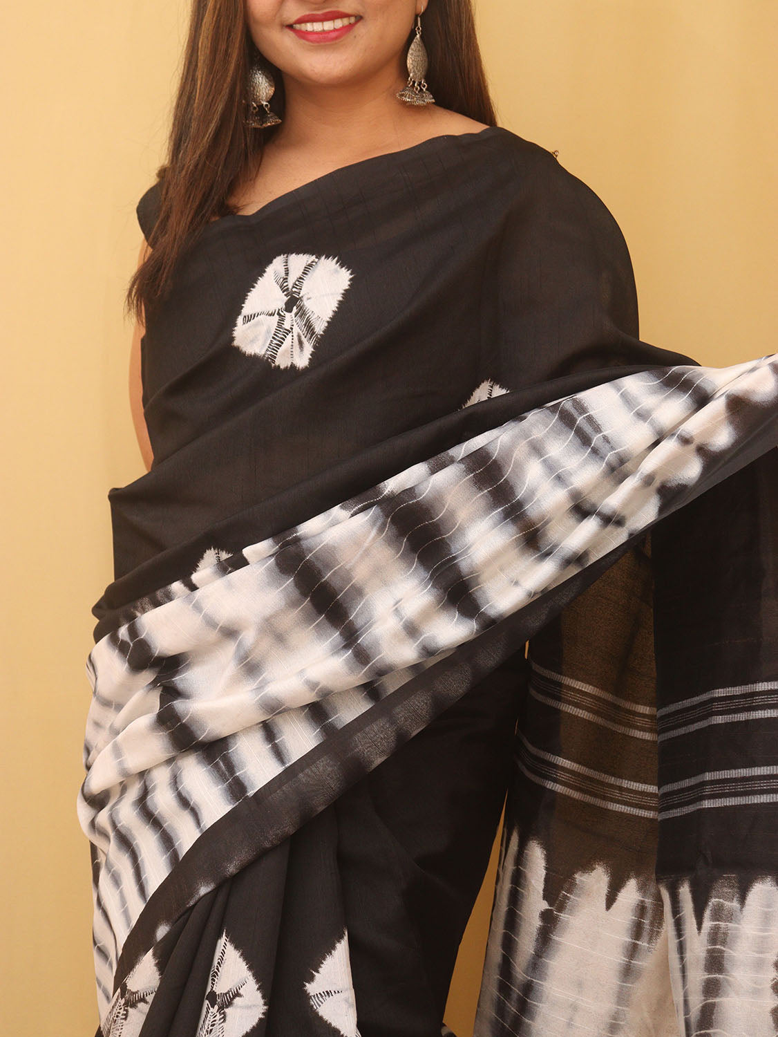 Exquisite Black And White Shibori Print Semi Tussar Silk Saree for Timeless Elegance - divyaindia 