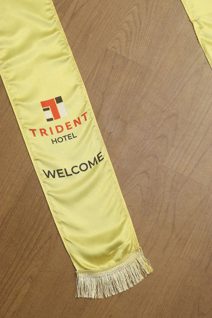 Trident's Welcome Weave: A Stole of Opulence, Hospitality Unveiled ( Set Of 1 )